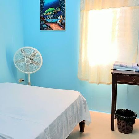 Sea Breeze Guest House Kota Belize Bagian luar foto