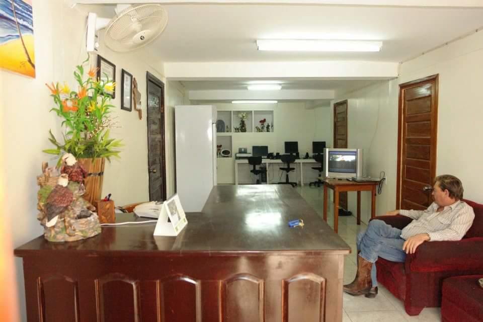 Sea Breeze Guest House Kota Belize Bagian luar foto