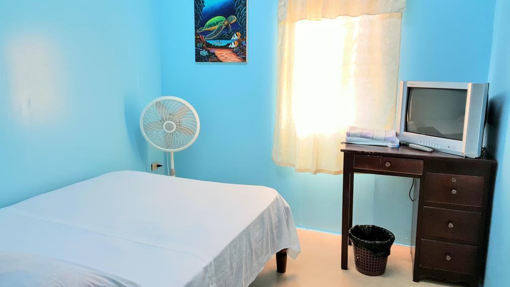 Sea Breeze Guest House Kota Belize Bagian luar foto