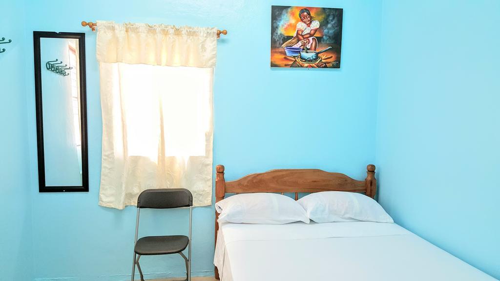 Sea Breeze Guest House Kota Belize Bagian luar foto