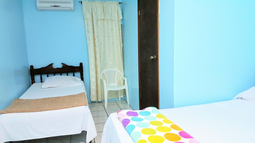 Sea Breeze Guest House Kota Belize Bagian luar foto